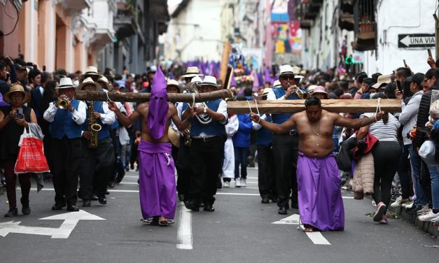 Noticias para migrantes Ecuatorianos Masiva procesión de Jesús del Gran Poder recorrió el centro de Quito – Diario La Hora