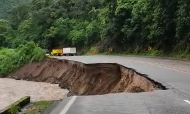 Noticias para migrantes Ecuatorianos Por fuertes lluvias colapsa un tramo de la vía Alóag-Santo Domingo – Diario La Hora