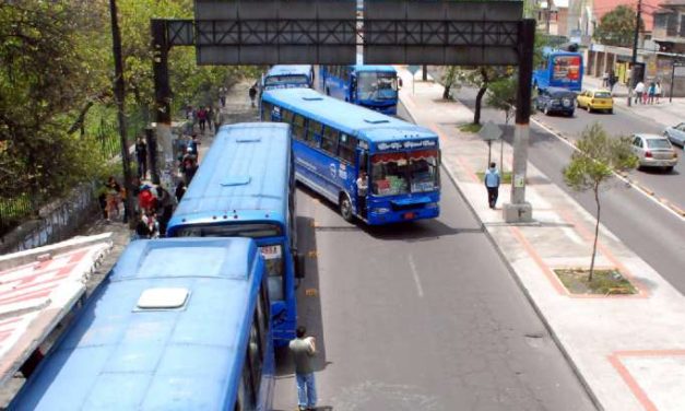 Noticias para migrantes Ecuatorianos Sin puntos o con una licencia no profesional manejan algunos conductores de buses, en Quito, según la Contraloría – Diario La Hora