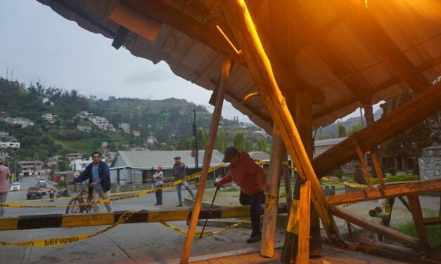 Noticias para migrantes Ecuatorianos El puente patrimonial Velasco Ibarra de Gualaceo sufre daños por choque de vehículo