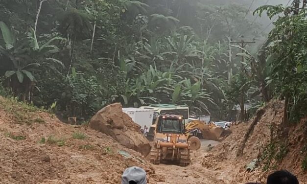 Noticias para migrantes Ecuatorianos Conozca el estado vial en el Azuay tras la fuerte lluvia registrada en la madrugada