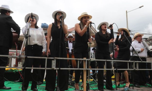 Noticias para migrantes Ecuatorianos Paute festeja con desfile y proyectos en marcha