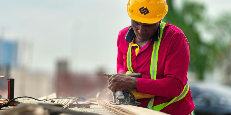 Reconocimiento oficial de la experiencia laboral para migrantes ecuatorianos en Madrid