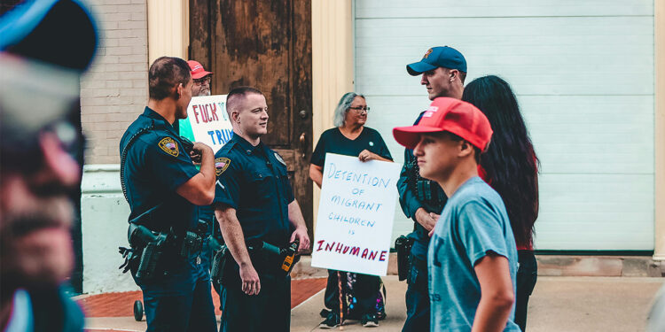 EE.UU. pone fin a protección migratoria para 530 mil personas.