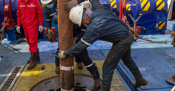 Noticias para migrantes Ecuatorianos Ecuador busca aumentar su producción petrolera mediante dos contratos millonarios con la china Sinopec