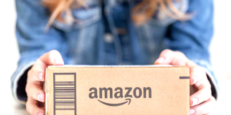 Noticias para migrantes Ecuatorianos Gobierno de Noboa apunta a imponer aranceles a compras por courier: Temu y Amazon en la mira