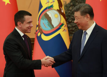 China y España impulsan inversión millonaria en energía renovable en Ecuador