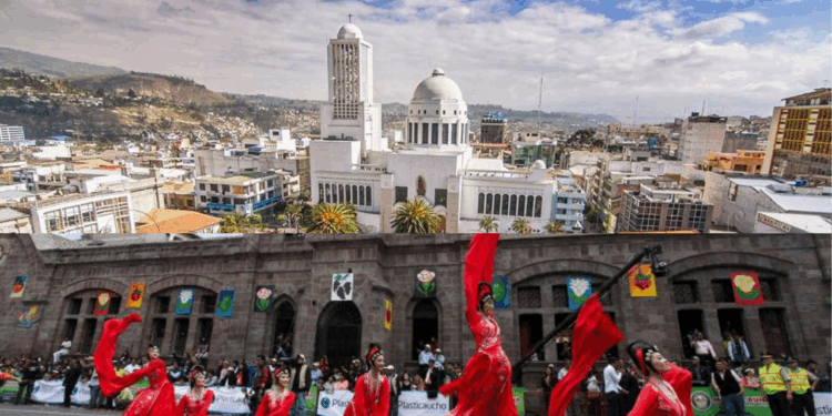 Celebración del feriado de provincialización en Tungurahua