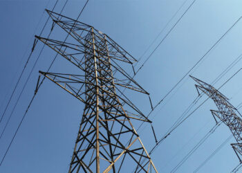 Ecuador vuelve a importar energía de Colombia en plena alerta eléctrica