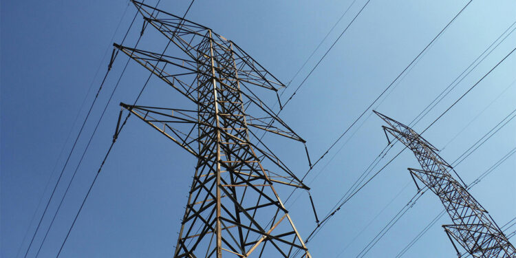 Ecuador vuelve a importar energía de Colombia en plena alerta eléctrica