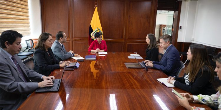 Ecuador fortalece alianzas con CAF para proyectos de desarrollo