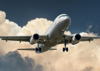 Aumento en pasajes aéreos en Ecuador tras eliminar subsidio