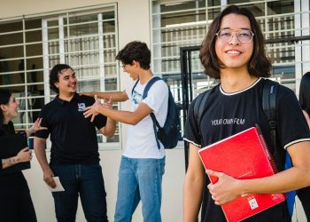 Gobierno lanza 80.000 pasantías pagadas para jóvenes ecuatorianos