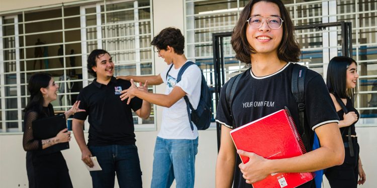Gobierno lanza 80.000 pasantías pagadas para jóvenes ecuatorianos