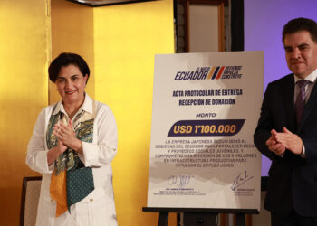 Suzuki entrega becas y vehículos híbridos a jóvenes líderes comunitarios en Ecuador