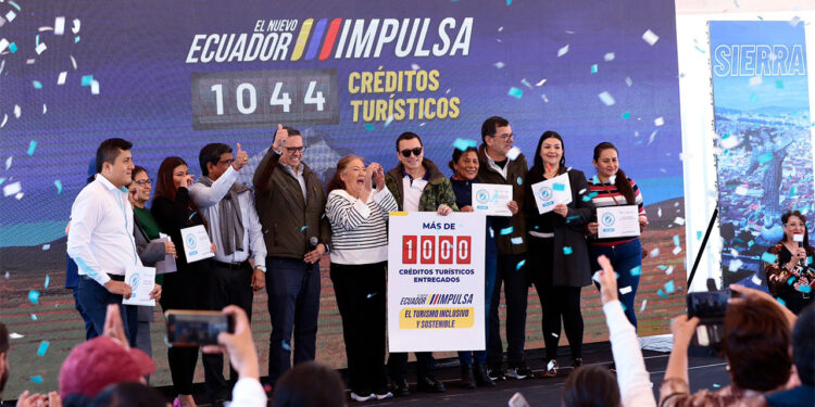 Entrega De Créditos Productivos Al Sector Turístico