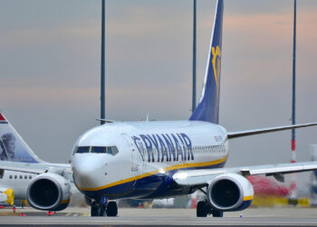 Ryanair recorta vuelos en España y alerta aeropuertos regionales