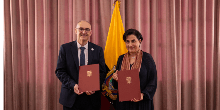 Firma del convenio entre el Gobierno del Ecuador y el International Republican Institute