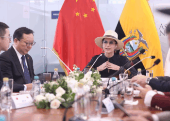 Embajador de China visita la Asamblea Nacional para reforzar lazos bilaterales