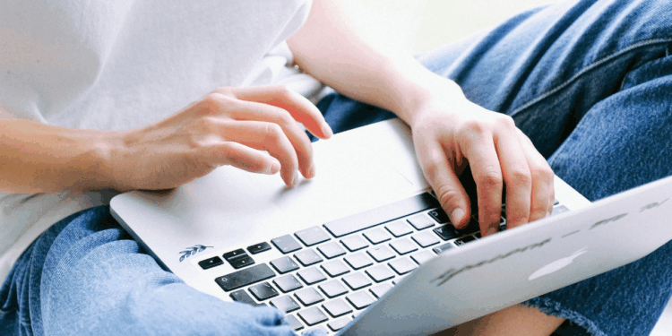 Asambleísta Graciela Ramírez presenta propuesta de notaría electrónica para migrantes