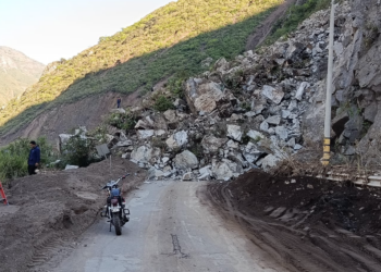 Noticias para migrantes Ecuatorianos Nuevo derrumbe agrava la situación en la vía Cuenca – Girón – Pasaje