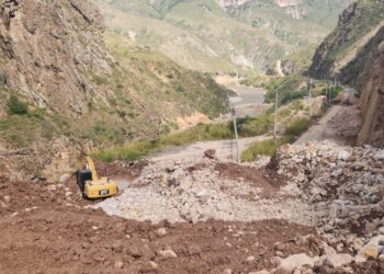 Noticias para migrantes Ecuatorianos De 3 a 4 semanas estará cerrada la vía Cuenca – Girón – Pasaje. Analizan declarar la emergencia vial