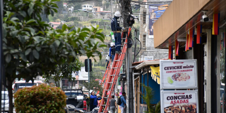 Noticias para migrantes Ecuatorianos Más de siete toneladas de cables retirados por el Centrosur