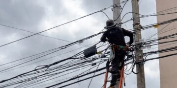 Noticias para migrantes Ecuatorianos Centrosur identifica a 104 cableoperadoras que utilizan los postes