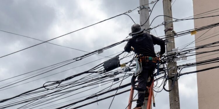 Noticias para migrantes Ecuatorianos Centrosur identifica a 104 cableoperadoras que utilizan los postes