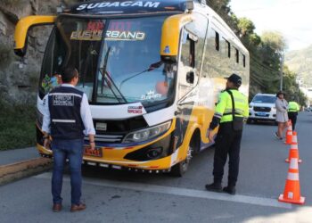 Noticias para migrantes Ecuatorianos Paute, primer cantón azuayo en aprobar alza de pasajes en transporte público