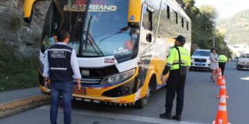 Noticias para migrantes Ecuatorianos Paute, primer cantón azuayo en aprobar alza de pasajes en transporte público