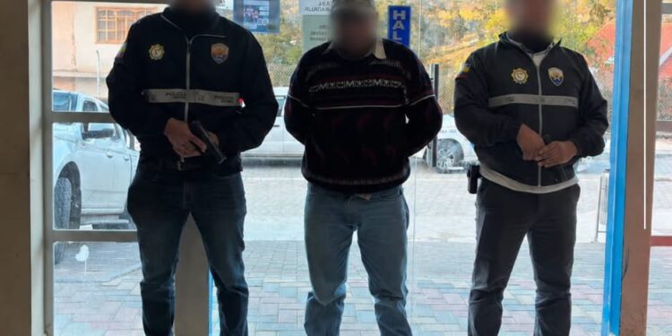 Noticias para migrantes Ecuatorianos En Nabón detuvieron a un hombre por porte de armas de fuego