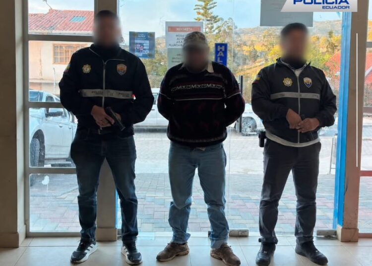 Noticias para migrantes Ecuatorianos En Nabón detuvieron a un hombre por porte de armas de fuego