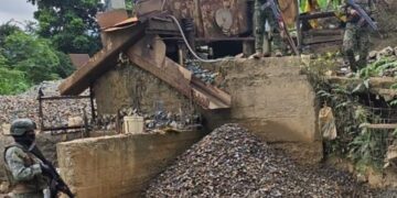 Noticias para migrantes Ecuatorianos Inhabilitan maquinaria en operativo antiminero en Ponce Enríquez