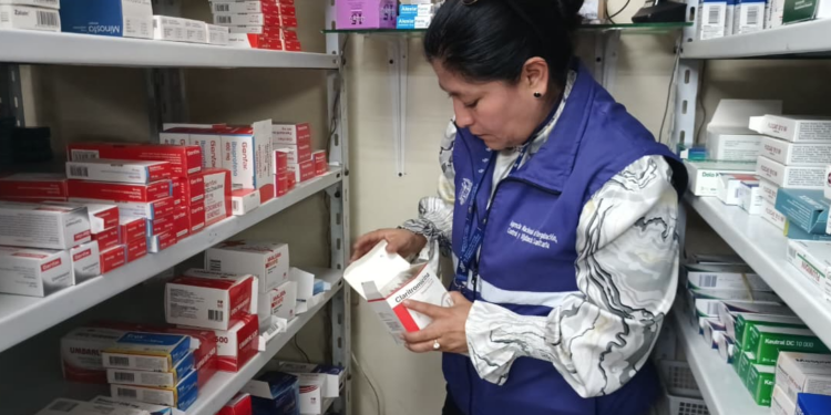 Noticias para migrantes Ecuatorianos Cinco farmacias clausuradas por comercializar productos irregulares en Azogues