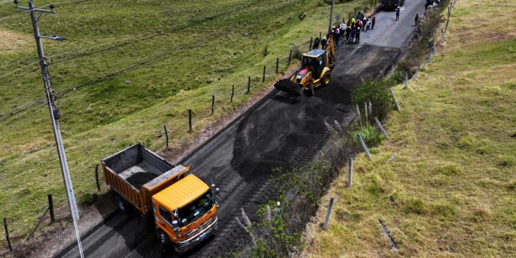 Noticias para migrantes Ecuatorianos Intervienen un primer tramo en la vía Girón-San Fernando