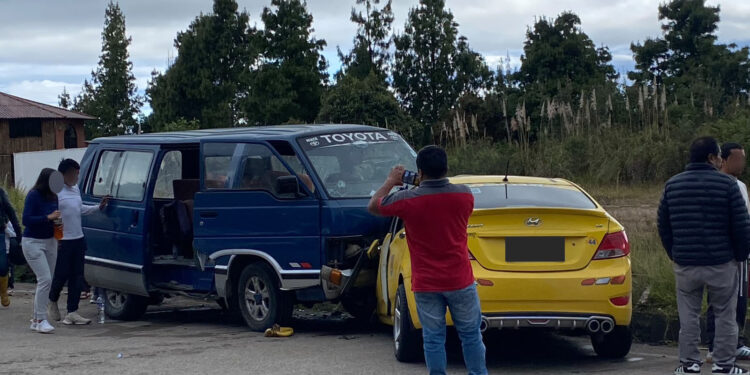 Noticias para migrantes Ecuatorianos Al menos 7 heridos por accidente de tránsito en el ingreso a Zhiña, en la vía Cuenca – Loja