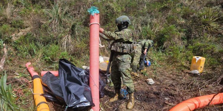 Noticias para migrantes Ecuatorianos Fuerzas Armadas inhabilitan campamento minero en Sígsig