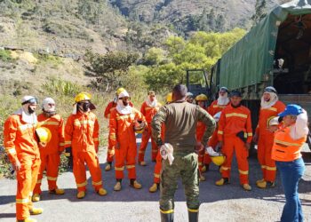 Noticias para migrantes Ecuatorianos Militares se suman para controlar el incendio en San Cristobal
