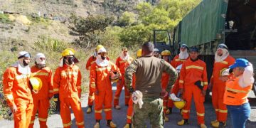 Noticias para migrantes Ecuatorianos Militares se suman para controlar el incendio en San Cristobal