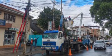 Noticias para migrantes Ecuatorianos Centrosur mejora las redes eléctricas en el Azuay