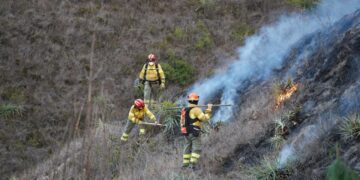 Noticias para migrantes Ecuatorianos Grave incendio forestal consume más 200 hectáreas de vegetación en Oña