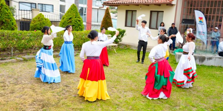 Noticias para migrantes Ecuatorianos Pregón abre oficialmente las fiestas de independencia de Azogues