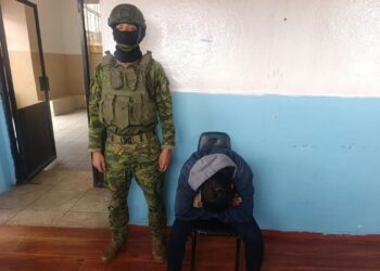 Noticias para migrantes Ecuatorianos Dos extranjeros aprehendidos con dinero y listado de préstamos