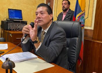 Noticias para migrantes Ecuatorianos Error impide tratar remoción del alcalde de Gualaceo