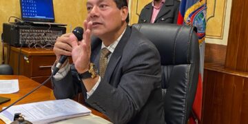 Noticias para migrantes Ecuatorianos Error impide tratar remoción del alcalde de Gualaceo