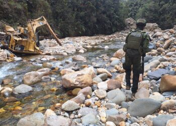 Noticias para migrantes Ecuatorianos En Sígsig localizan campamento de minería ilegal y un arma de fuego
