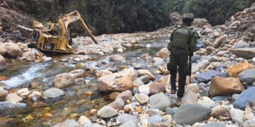 Noticias para migrantes Ecuatorianos En Sígsig localizan campamento de minería ilegal y un arma de fuego