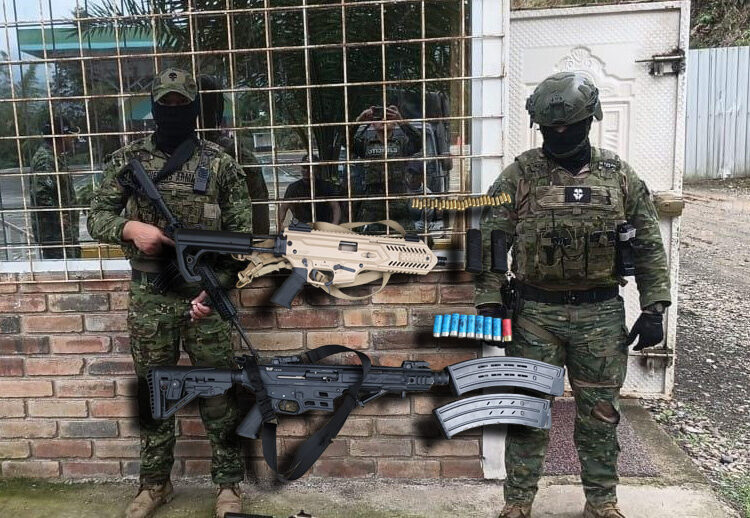 Noticias para migrantes Ecuatorianos Estas armas de alto calibre se incautaron en Pucará, Azuay