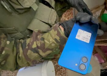 Noticias para migrantes Ecuatorianos En baldes esconden celulares en cárcel de Azogues